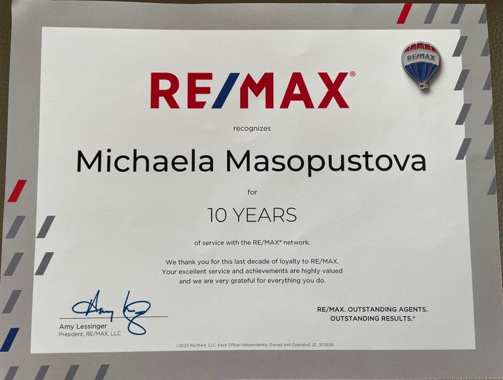 10 let u REMAXU